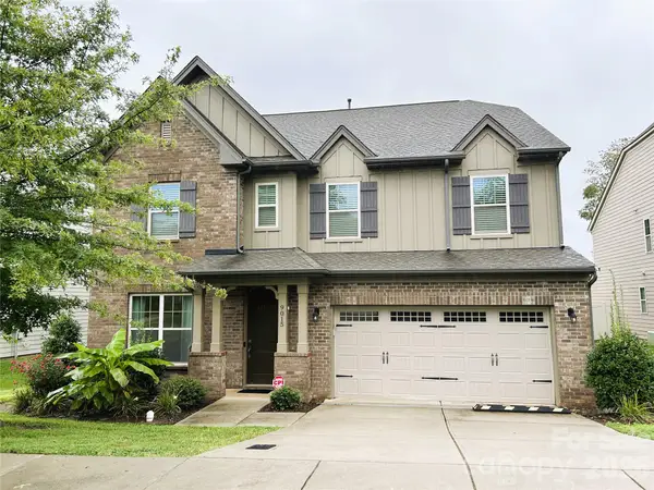 9015 Manor Oak Court, Charlotte, NC 28277