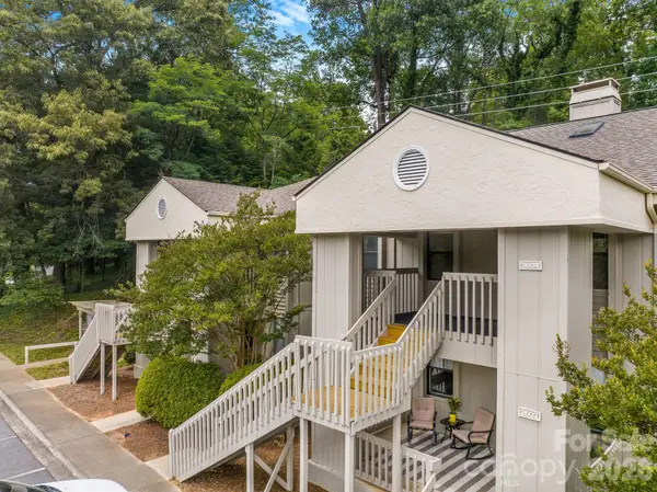2604 Vineyard Boulevard, Asheville, NC 28805