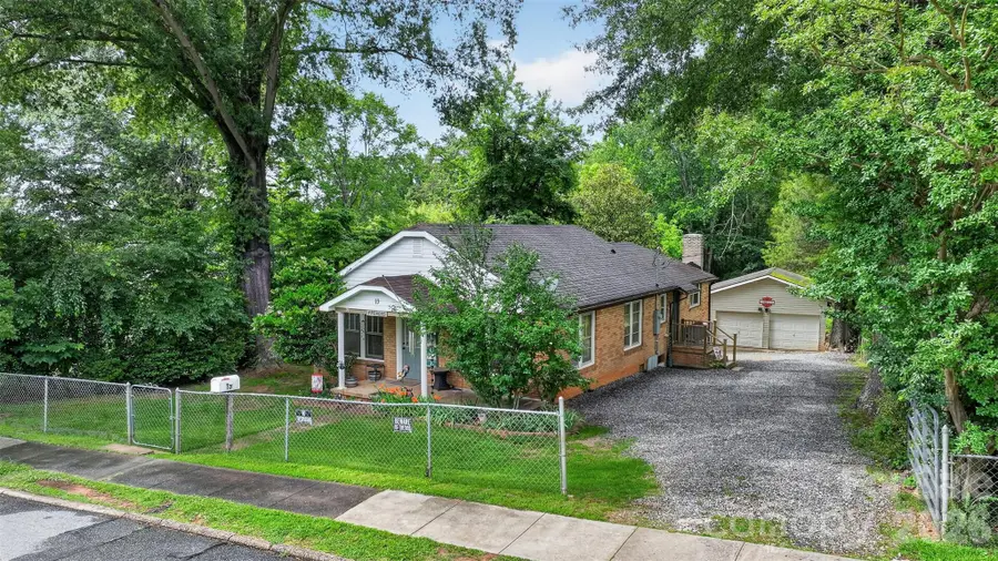 13 E Murray Street, Maiden, NC 28650 - #2