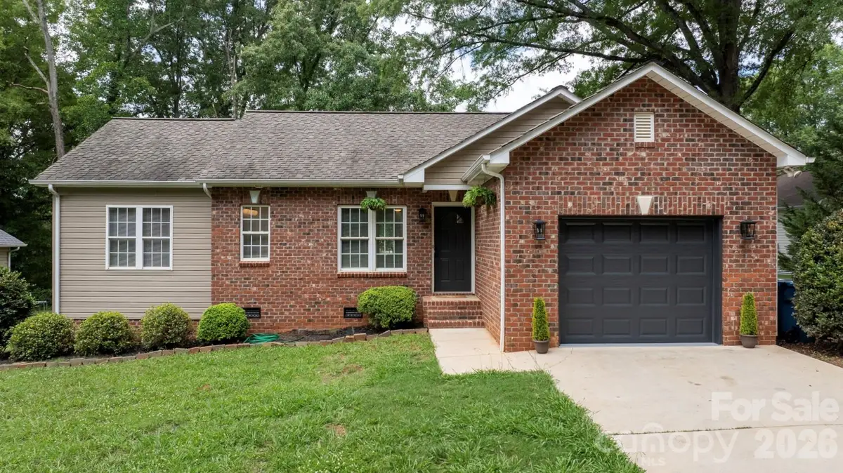 208 S B Avenue, Maiden, NC 28650 - #1