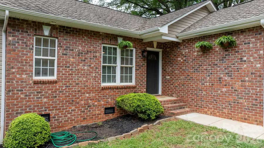 208 S B Avenue, Maiden, NC 28650 - #3
