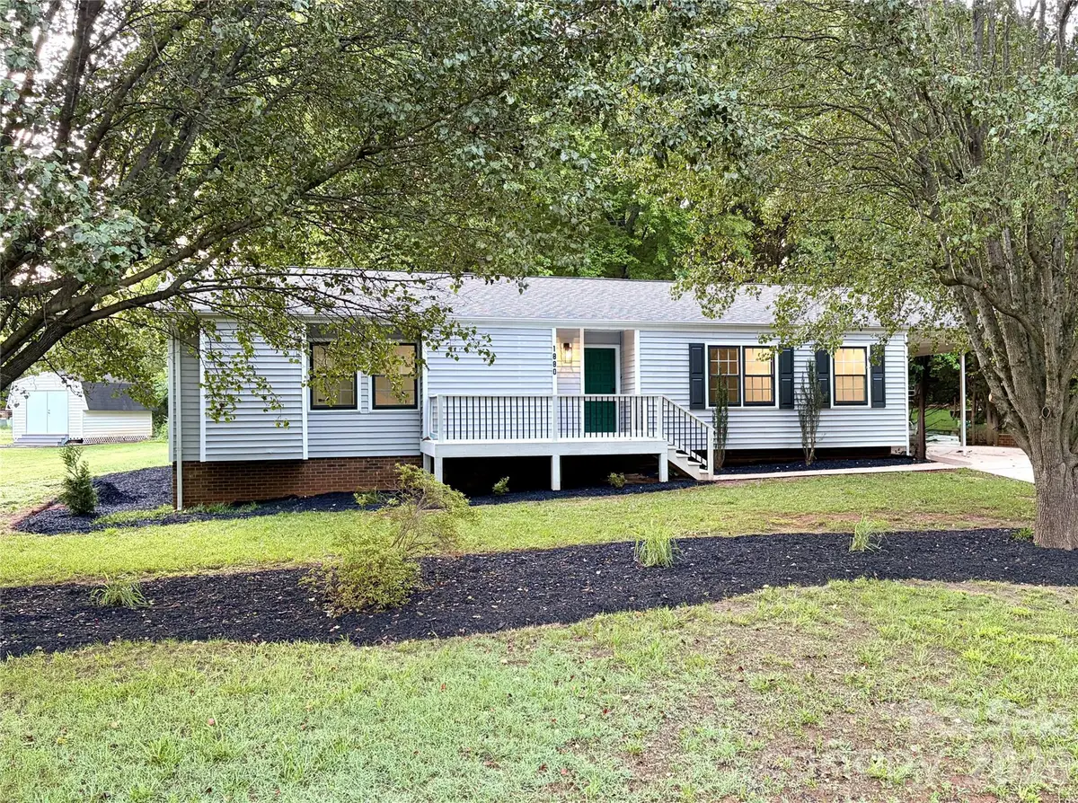 1880 Woodridge Circle, Hickory, NC 28602 - #1