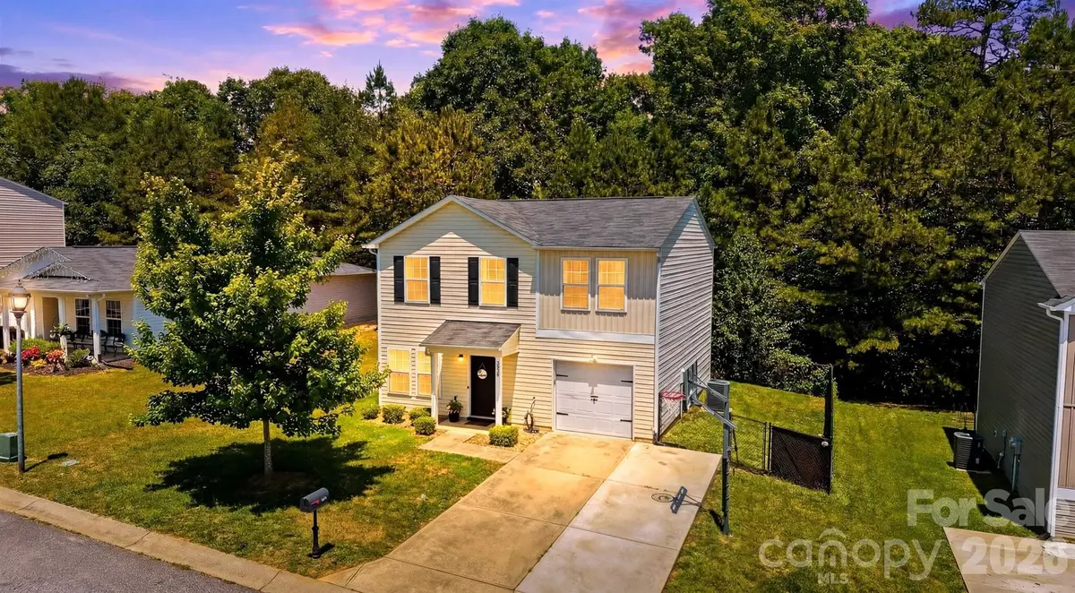 3938 Hemingway Drive Nw, Hickory, NC 28601 - #1