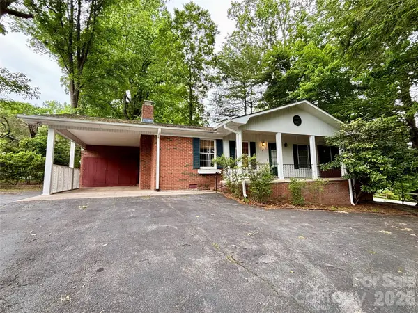 515 Lake Drive, Hendersonville, NC 28739
