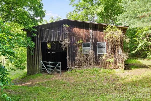 99999 Acorn Drive, Marshall, NC 28753