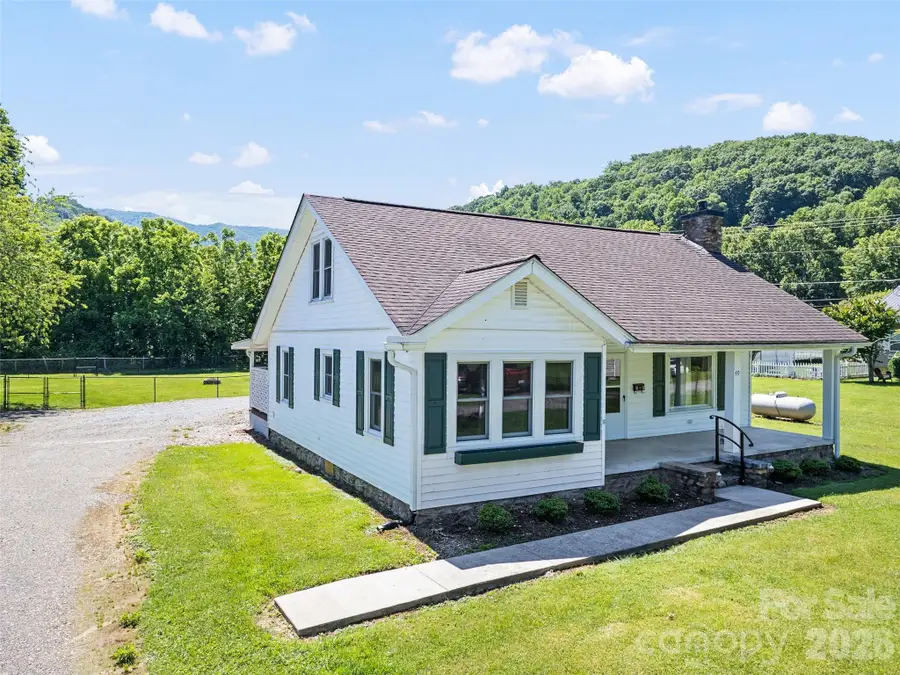 40 Avery Street, Waynesville, NC 28786 - #2