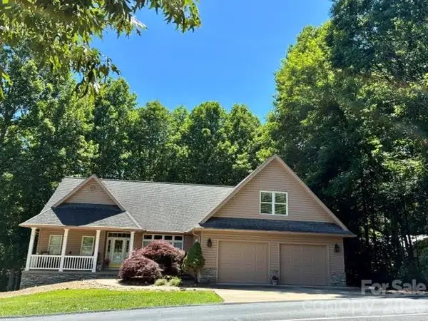 3121 Cove Loop Road, Hendersonville, NC 28739