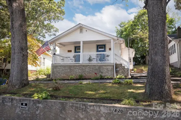 18 Oteen Park Place, Asheville, NC 28805