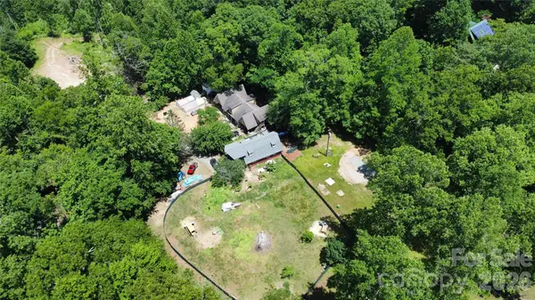 1480 Davis Mountain Road, Hendersonville, NC 28739
