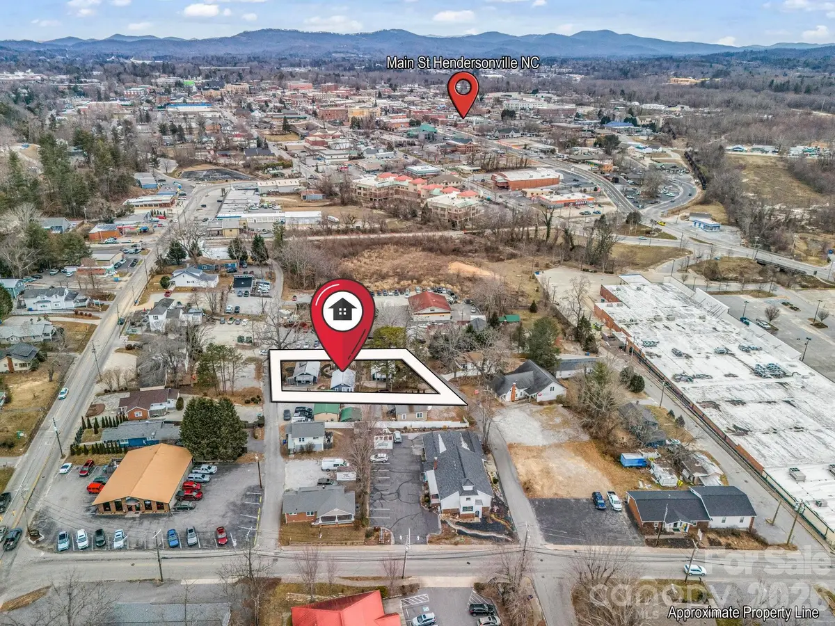 302 Davis Street, Hendersonville, NC 28739 - #1
