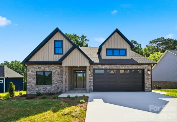 1917 Skyfall Lane, Hickory, NC 28602