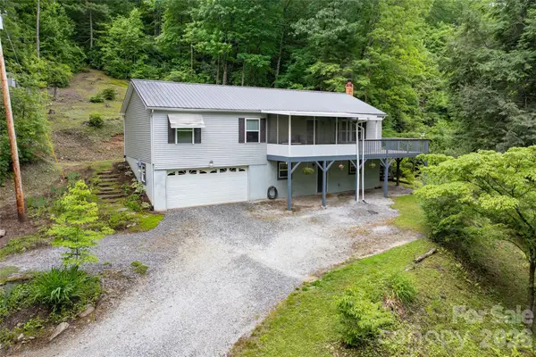 125 Round Mountain Road, Brevard, NC 28747