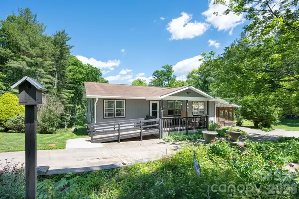 30 Reeves Drive, Burnsville, NC 28714