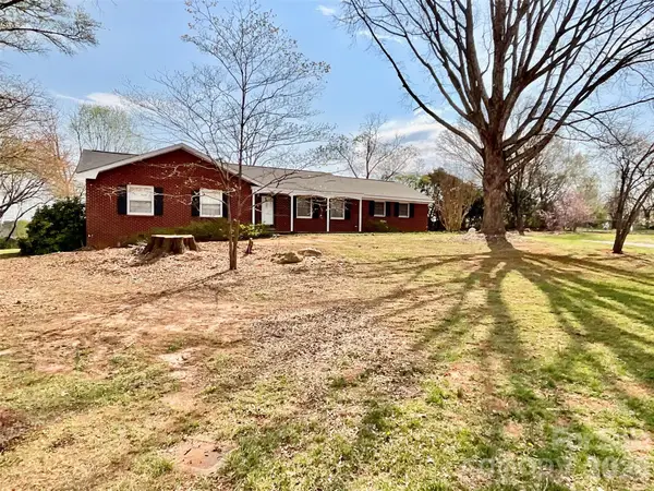 5521 Suttlemyre Lane, Hickory, NC 28601