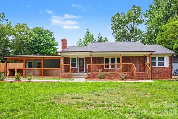 9902 Forest Drive, Charlotte, NC 28216