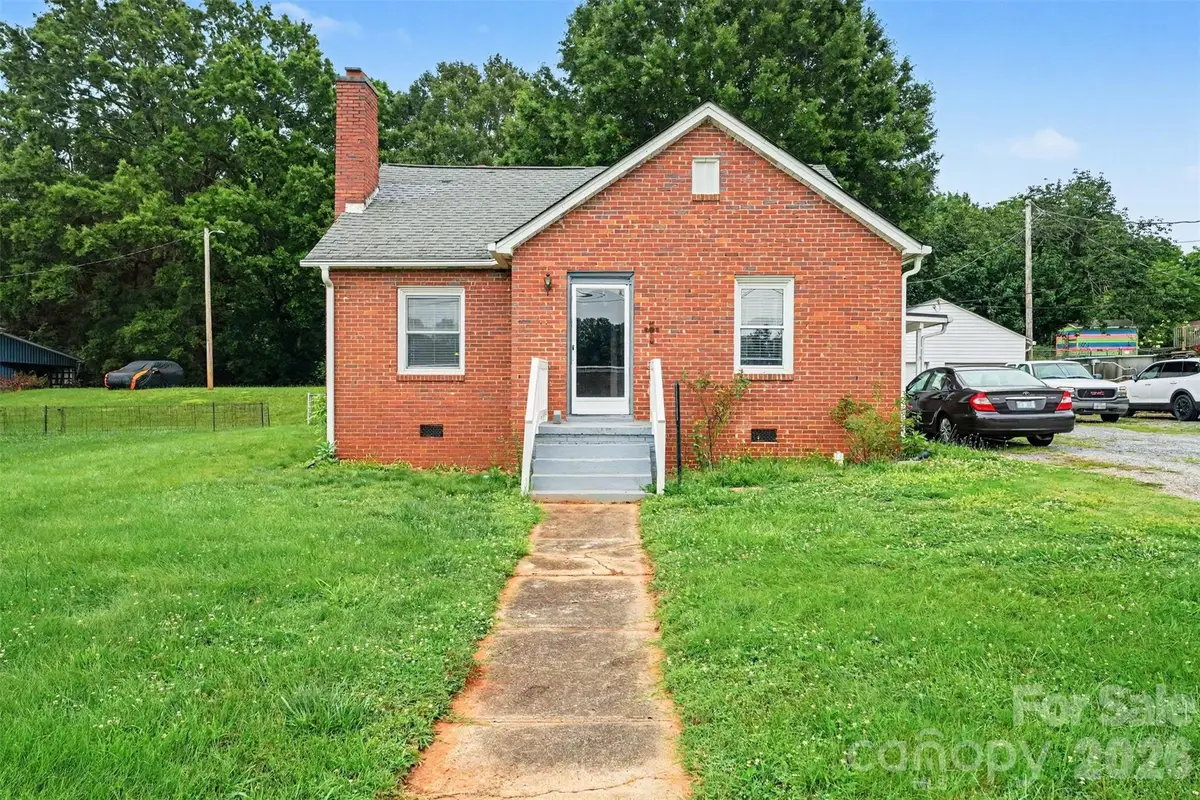 517 N Carolina Avenue, Maiden, NC 28650 - #1