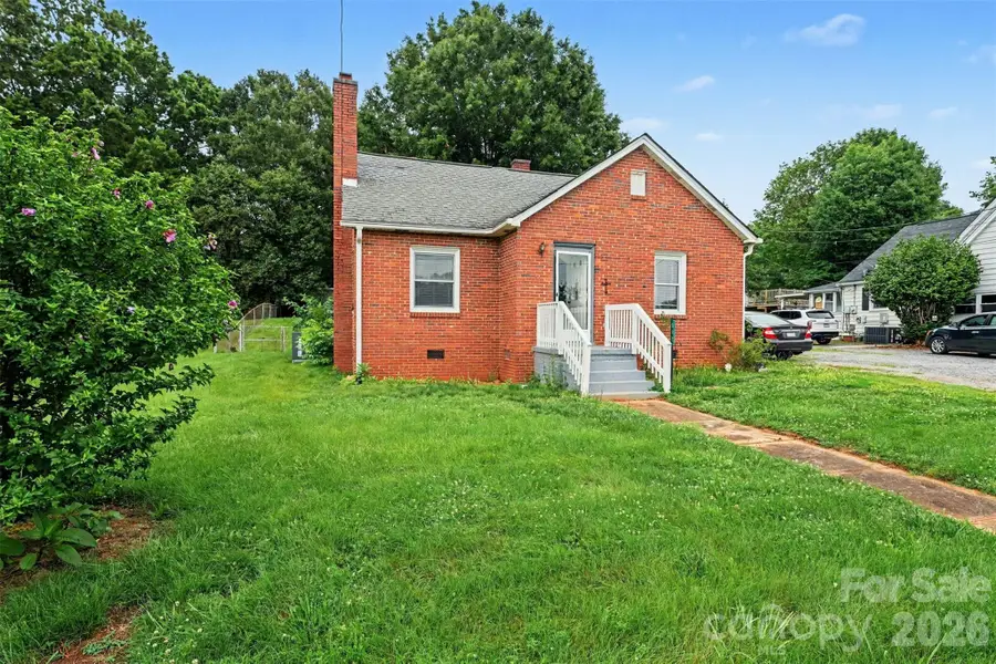 517 N Carolina Avenue, Maiden, NC 28650 - #2