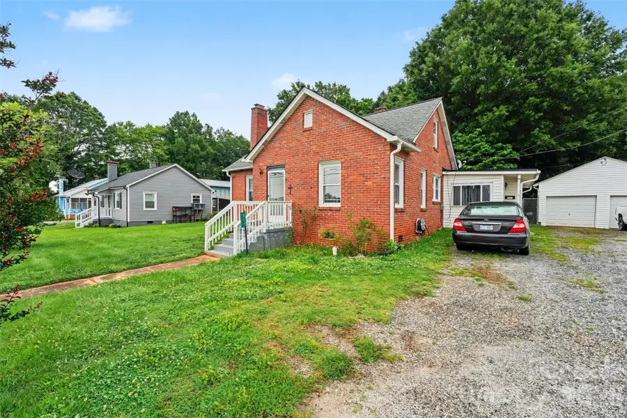 517 N Carolina Avenue, Maiden, NC 28650 - #3