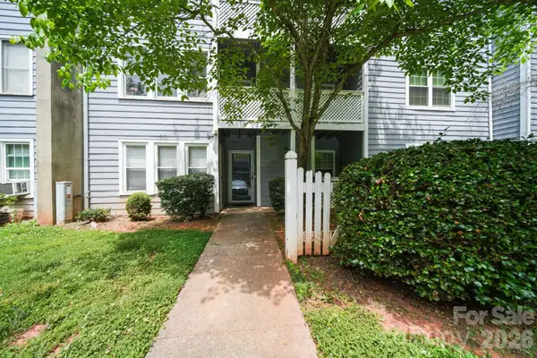 6049 Green Forest Drive, Charlotte, NC 28212