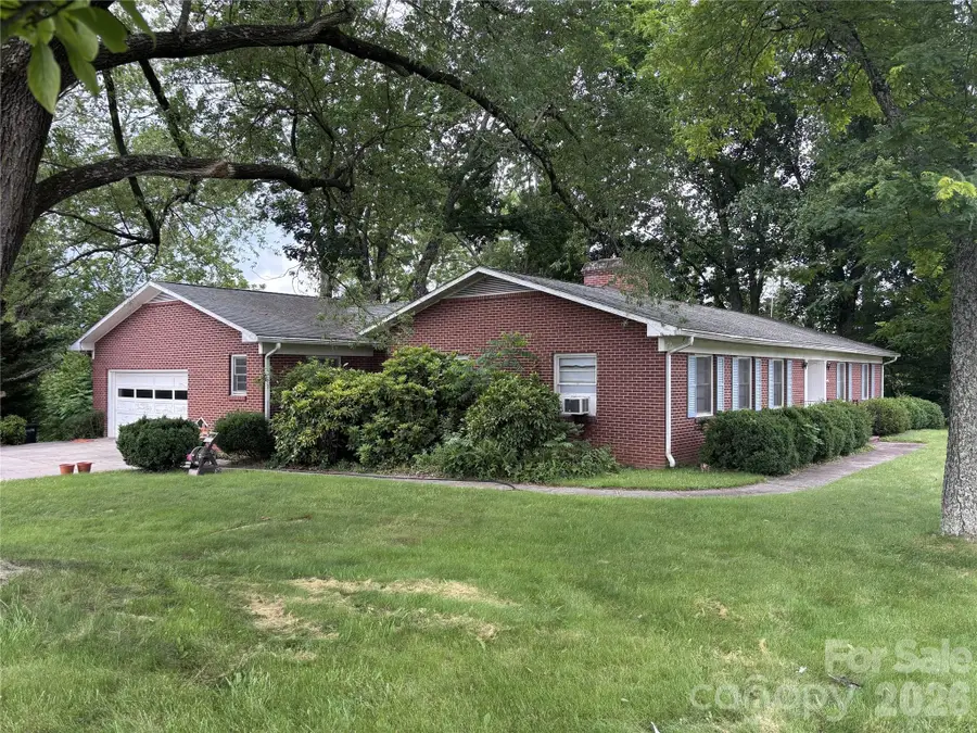 625 Vance Street, Waynesville, NC 28786 - #2