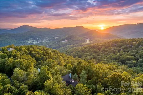 569 Shelter Rock Circle, Sugar Mountain, NC 28604