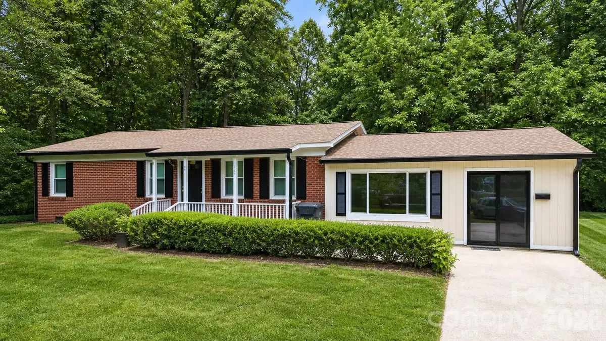 611 W Lewis Street, Dallas, NC 28034 - #1