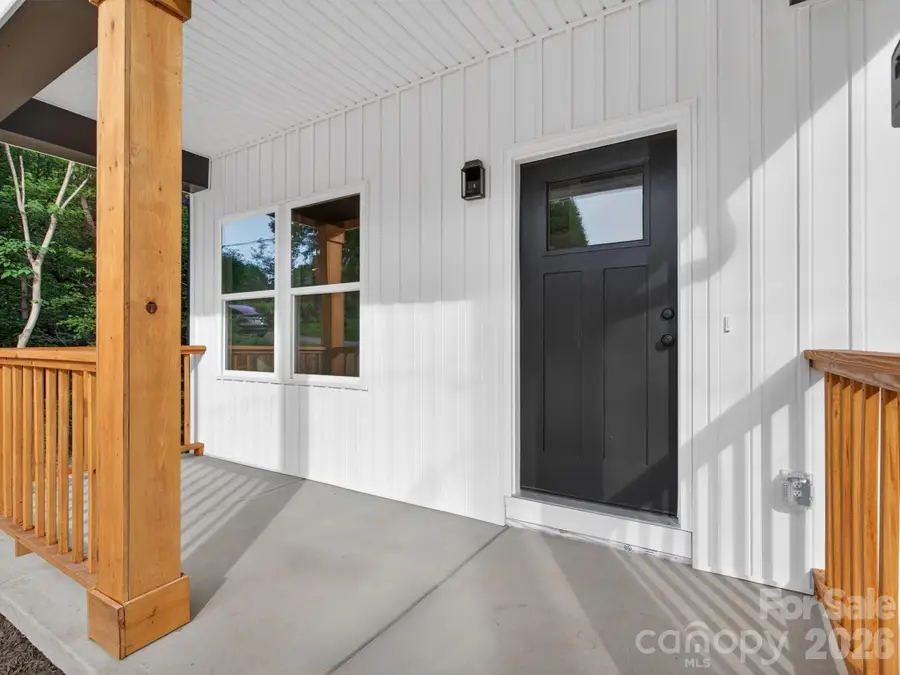 417 8th Street Drive Sw, Hickory, NC 28602 - #3