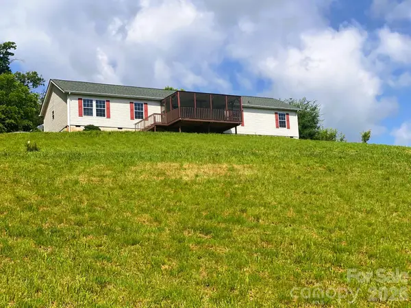 39 Henry White Lane, Leicester, NC 28748