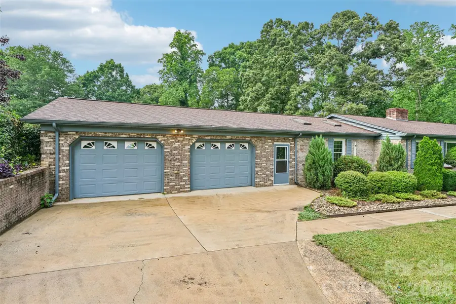 1621 N Oak Drive, Shelby, NC 28150 - #2