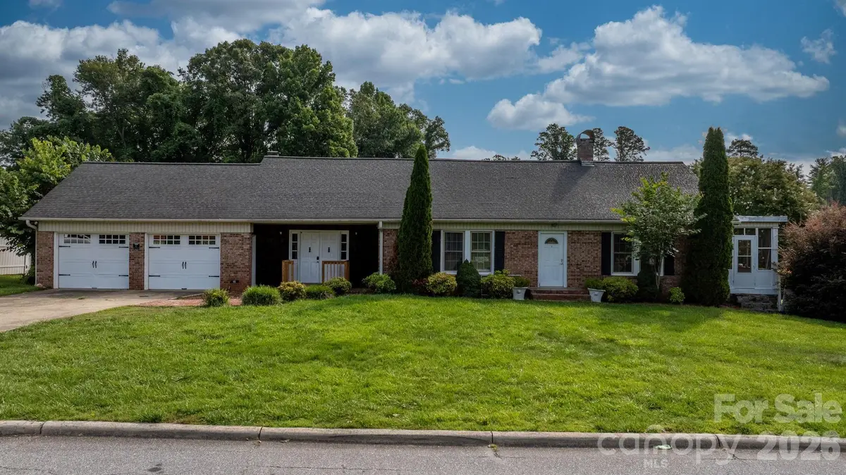 15 6th Em Street, Marion, NC 28752 - #1