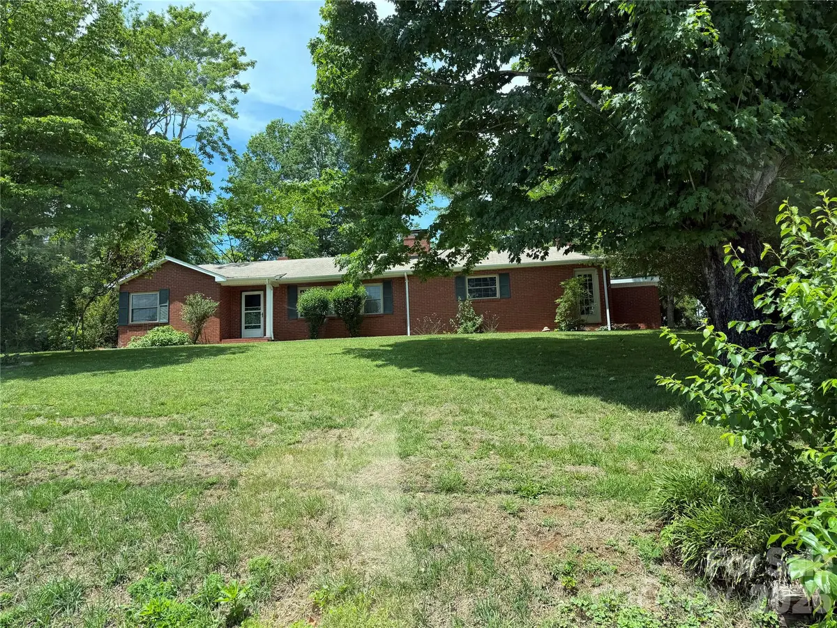 901 Ridgecrest Drive Ne, Lenoir, NC 28645 - #1