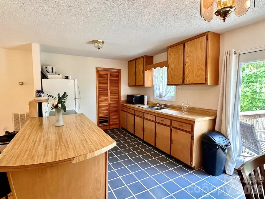 422 Us Highway 19e Highway, Spruce Pine, NC 28777 - #2