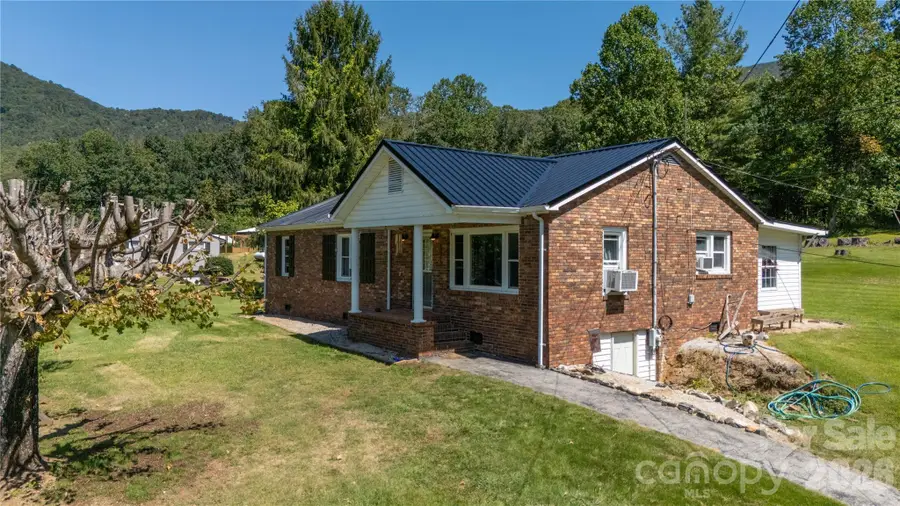 1424 Bear Creek Road, Bakersville, NC 28705 - #2