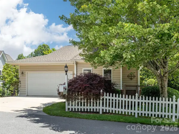 171 Ashefield Court, Hendersonville, NC 28791
