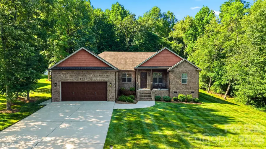 2630 36th Avenue Ne, Hickory, NC 28601 - #2