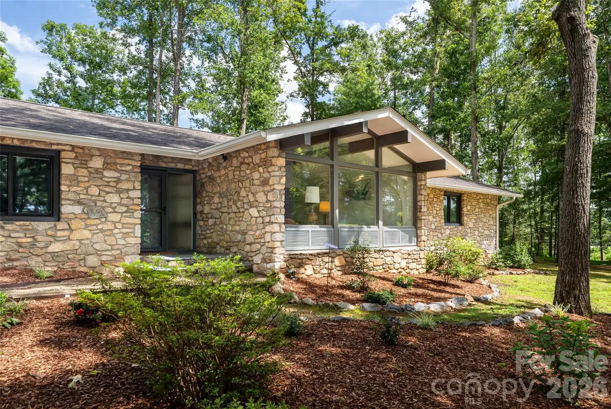 24 Amherst Road, Biltmore Forest, NC 28803 - #1