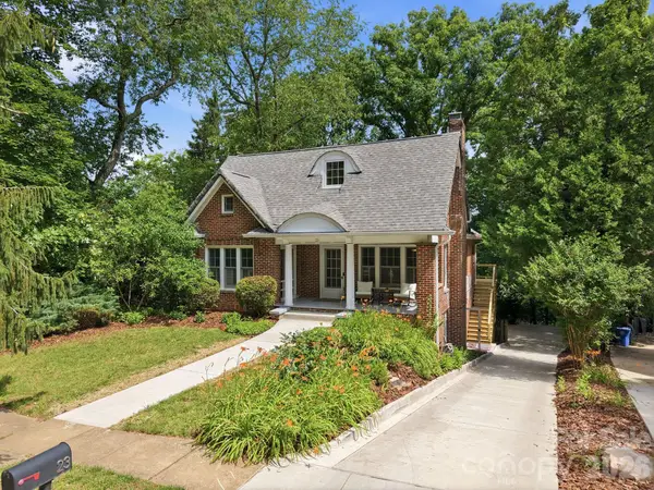 23 Warwick Place, Asheville, NC 28804