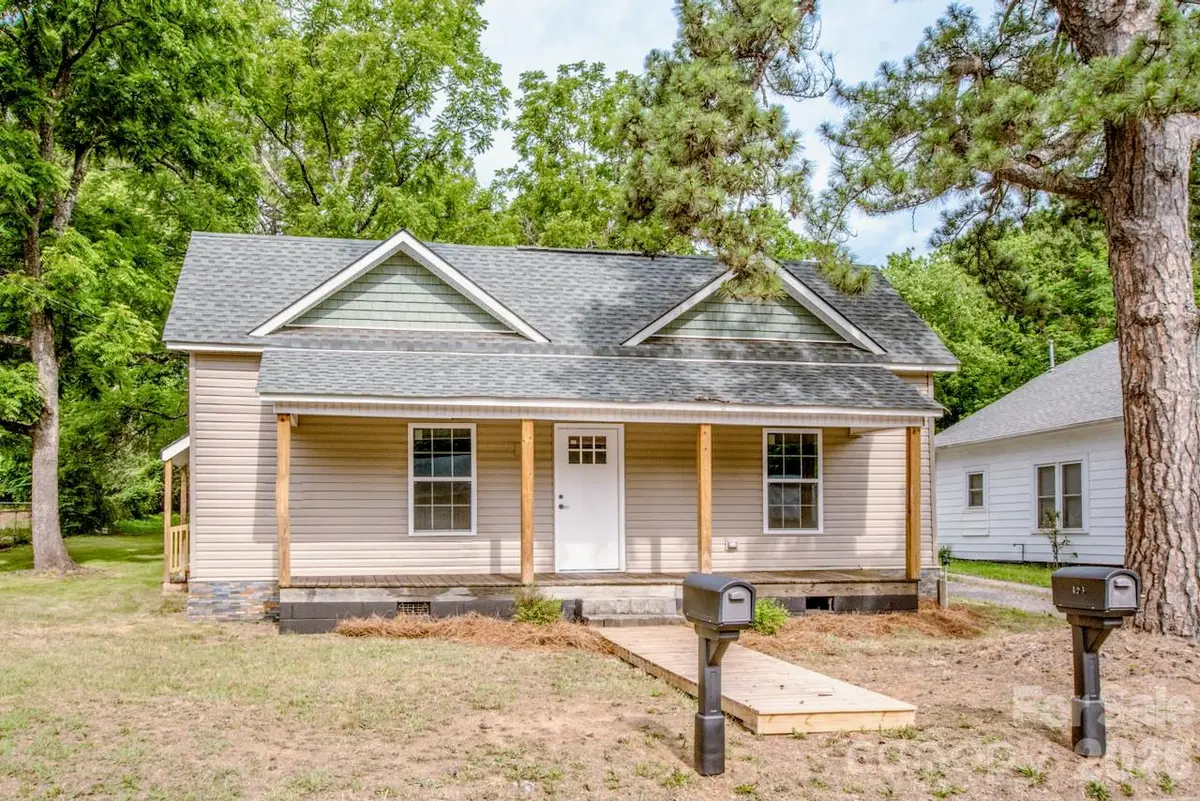 421 N Oakland Avenue, Statesville, NC 28677 - #1