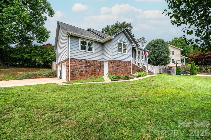 4158 Arrowhead Drive Ne, Hickory, NC 28601 - #3