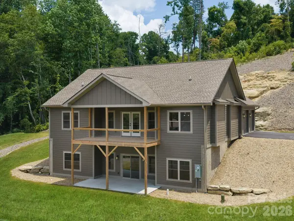 105 Sheila Wynne Drive, Hendersonville, NC 28732