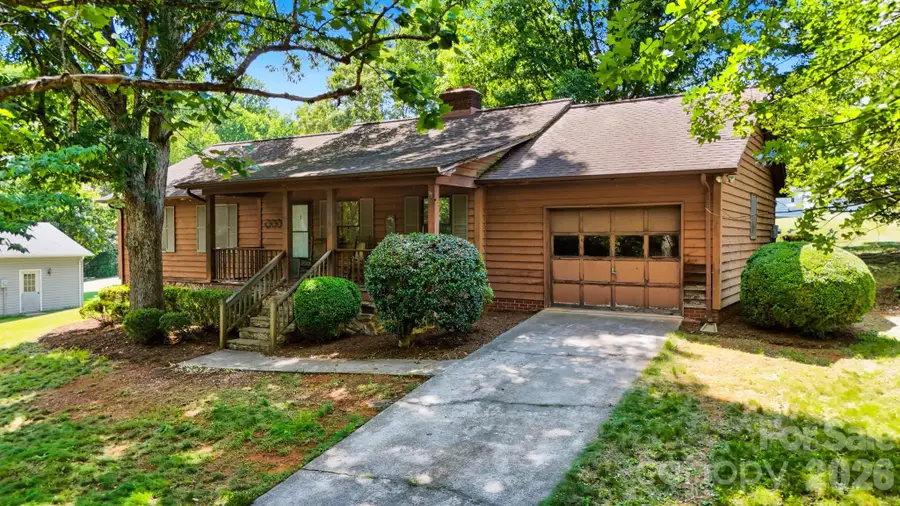 3315 23rd Street Ne, Hickory, NC 28601 - #3