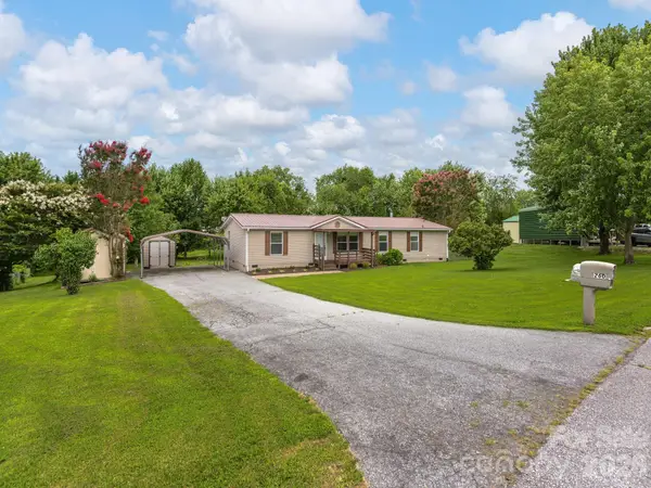 260 Divide Loop, Flat Rock, NC 28731