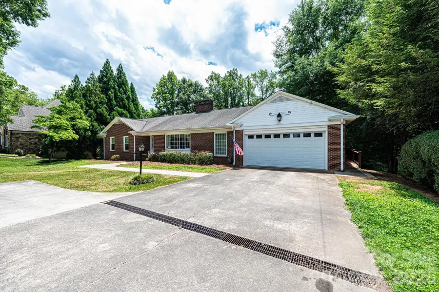 1807 5th Street Nw, Hickory, NC 28601 - #3