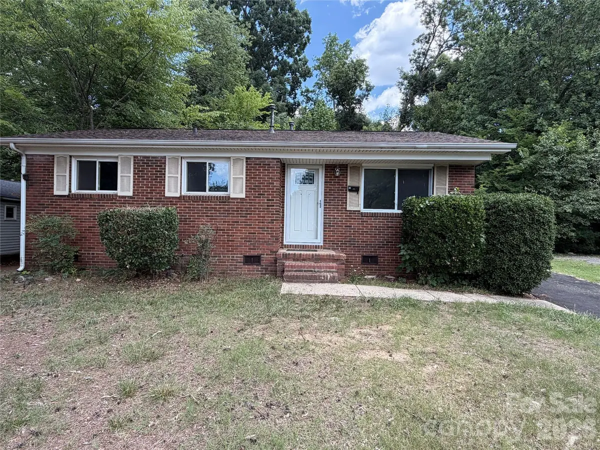 2824 Cedarhurst Drive, Charlotte, NC 28269 - #1