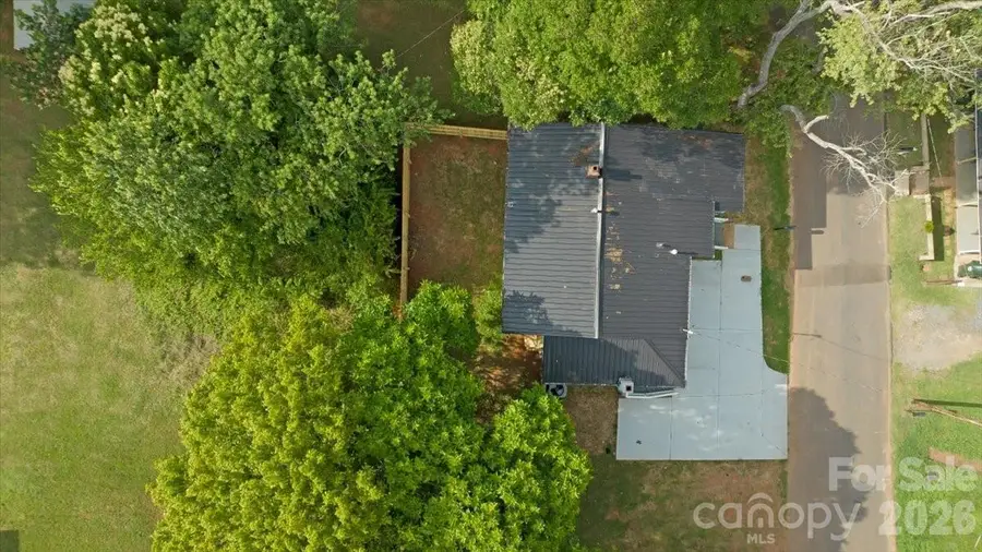 304 S Derby Avenue, Newton, NC 28658 - #3