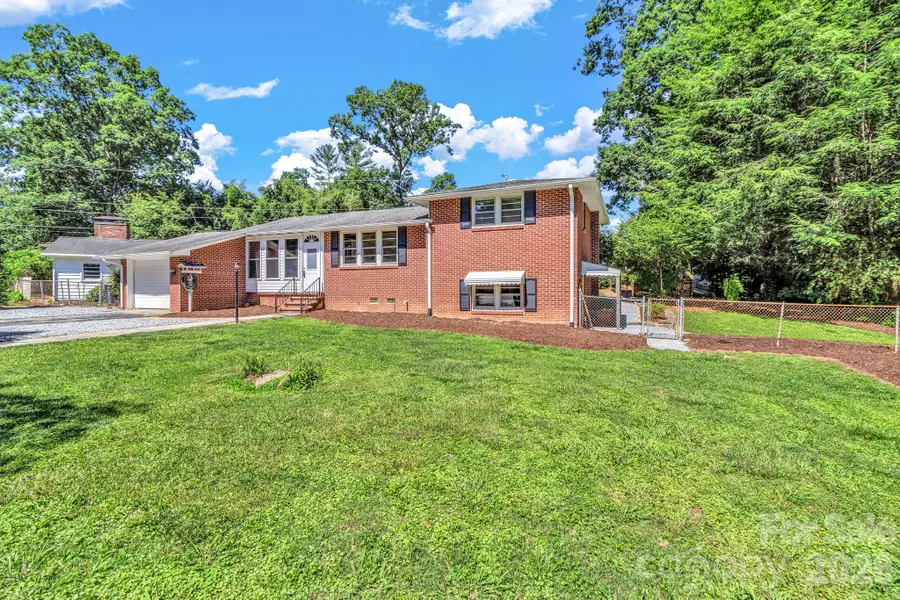 907 W Blue Ridge Road, East Flat Rock, NC 28726 - #2