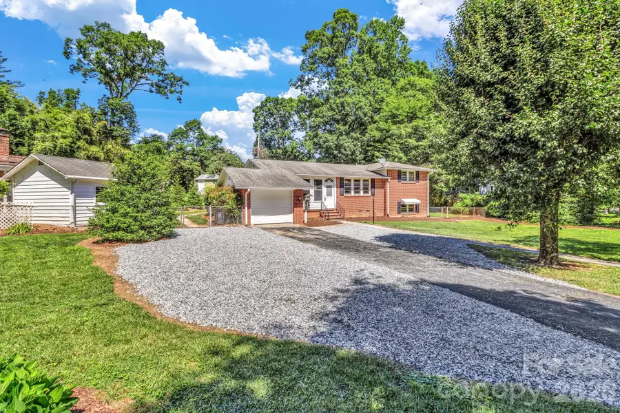 907 W Blue Ridge Road, East Flat Rock, NC 28726 - #3