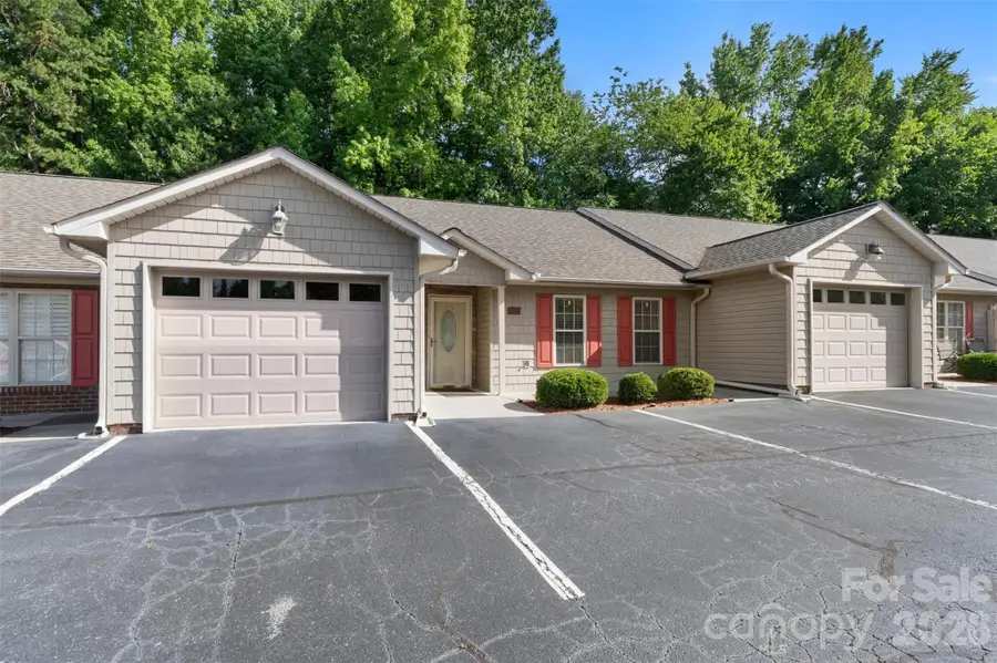 402 Pinefield Place, Thomasville, NC 27360 - #2
