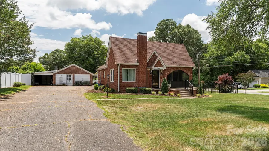3308 16th Street Ne, Hickory, NC 28601 - #3
