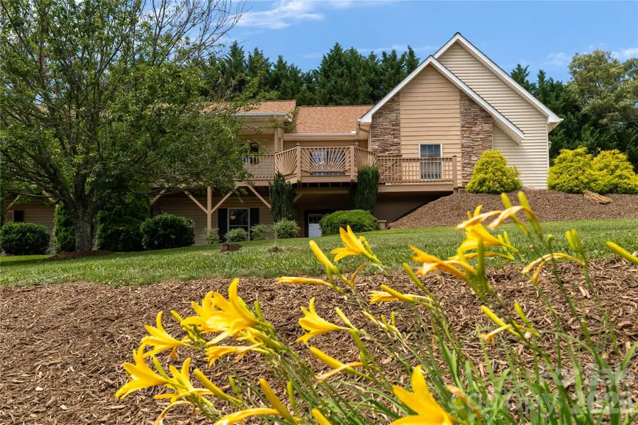 506 Brook Knoll Circle, Weaverville, NC 28787 - #2